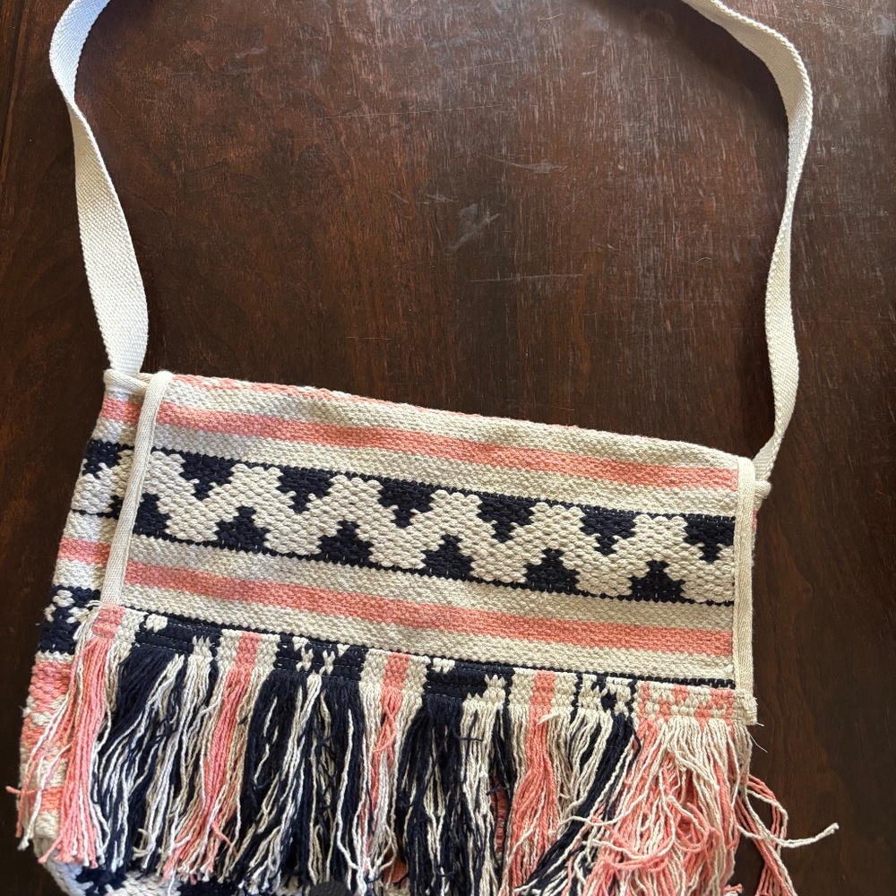 LOVESTITCH TAPESTRY MESSENGER BAG-NWOT - Picture 3 of 11